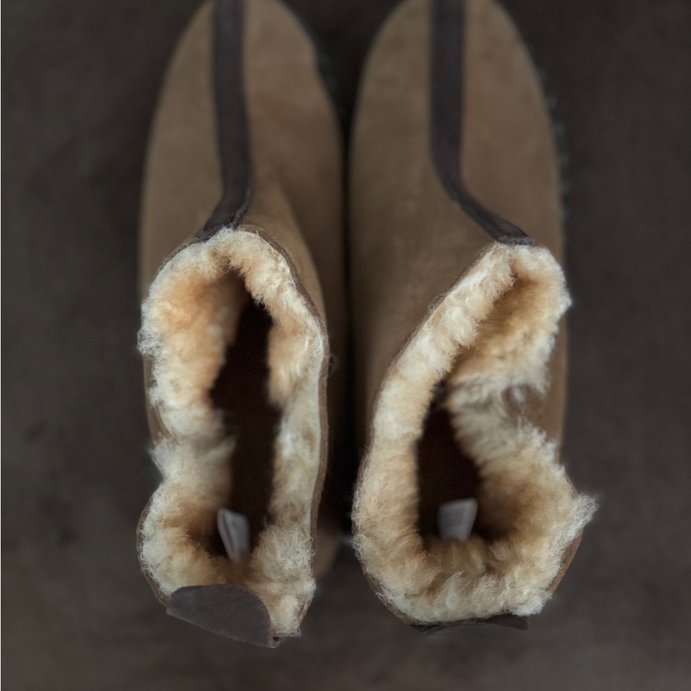 Cabela's Moccasin Booties Size 9 Tan and Brown Shearling NWOT